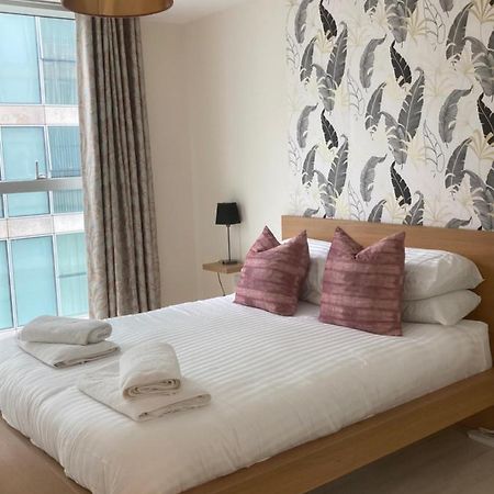 Modern Apartment Located In Cmk Restaurant Quarter Milton Keynes Exterior foto